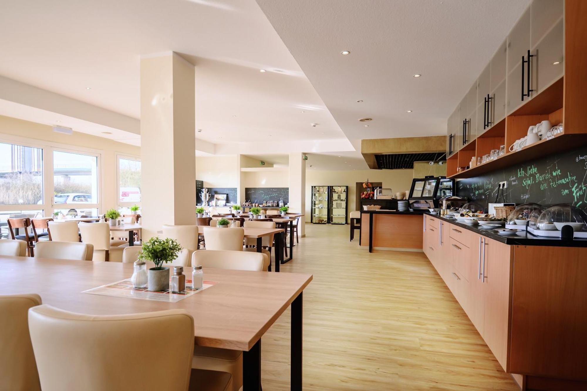 Regiohotel Leipzig West Шкойдиц Экстерьер фото